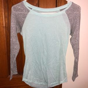 Three quarter length sleeve top